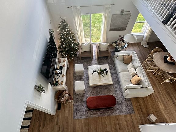 2nd image of 980 Sara Ct