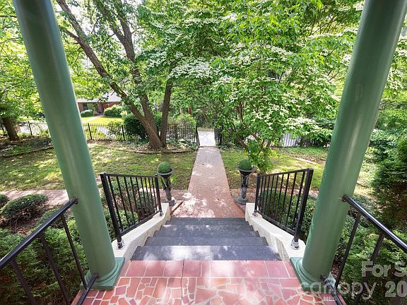 4th image of 303 Country Club Rd