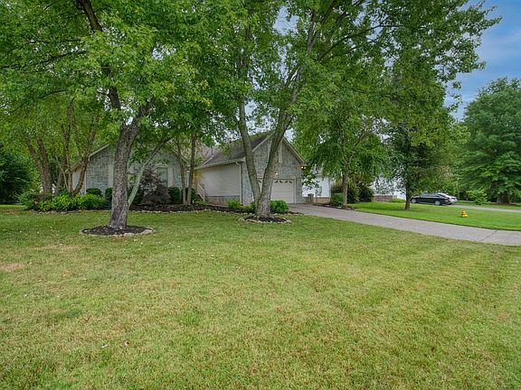 3rd image of 636 Bradford Dr