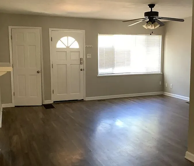 1140 Emporia St — Photo 2