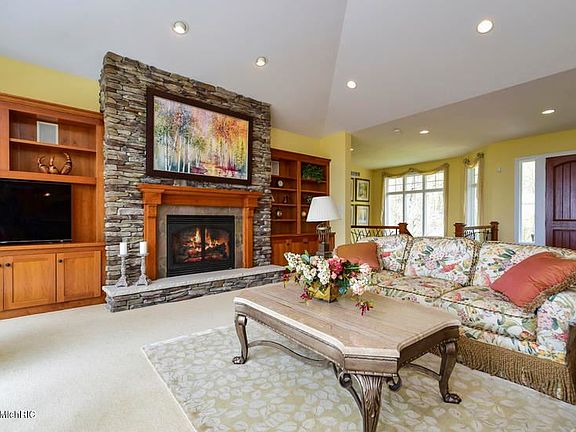 4th image of 5255 Lakeshore Dr