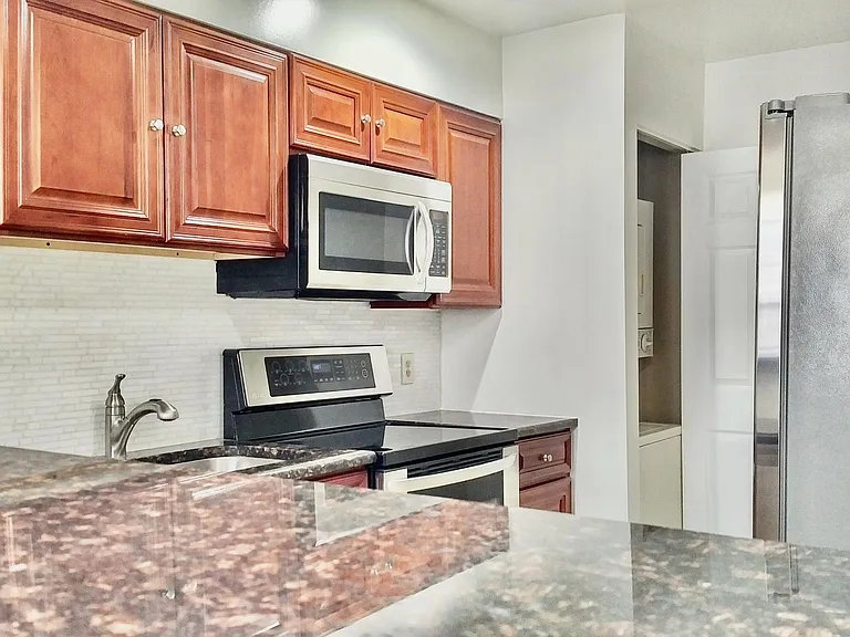 5705 Chapman Mill Dr #150 — Photo 8