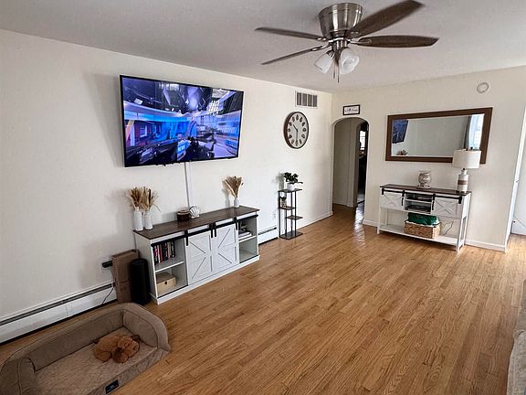 4th image of 215 N Dudley Ave