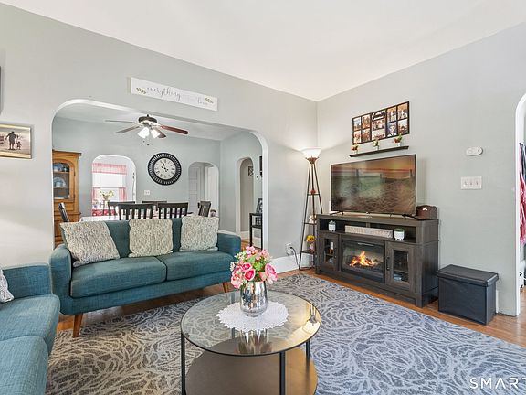 4th image of 45 Hedge Avenue