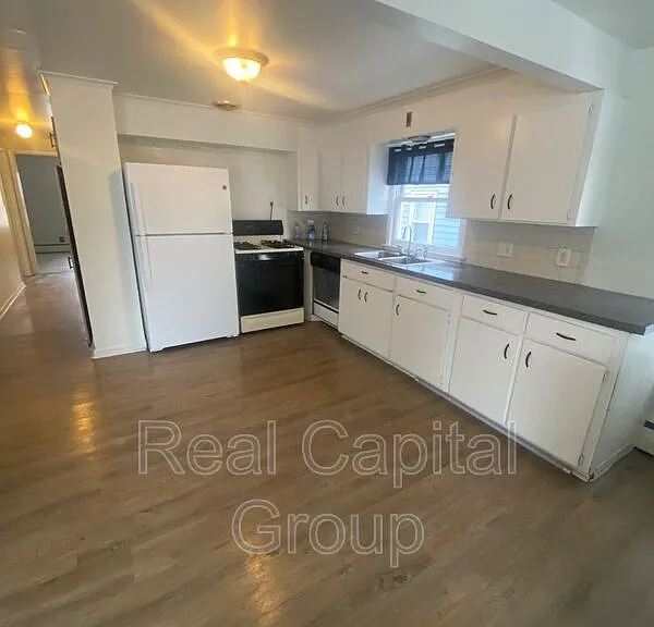 180 Euclid Ave #1 — Photo 3