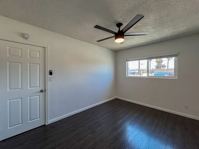 1335 Stanley Ave — Photo 11