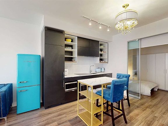 3rd image of 20 Edward St #510