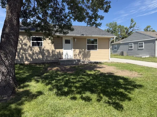 904 Choctaw Ave, Salina, KS 67401