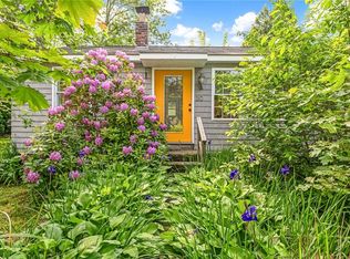 30 Wake Robin Trl, Saunderstown, RI 02874