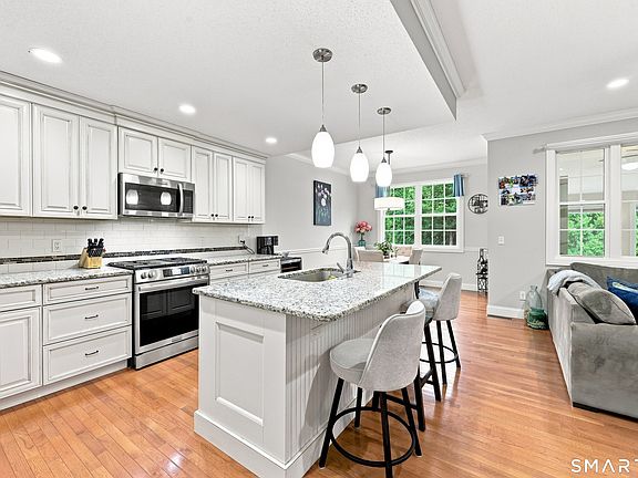 3rd image of 46 Bridlewood Lane #46