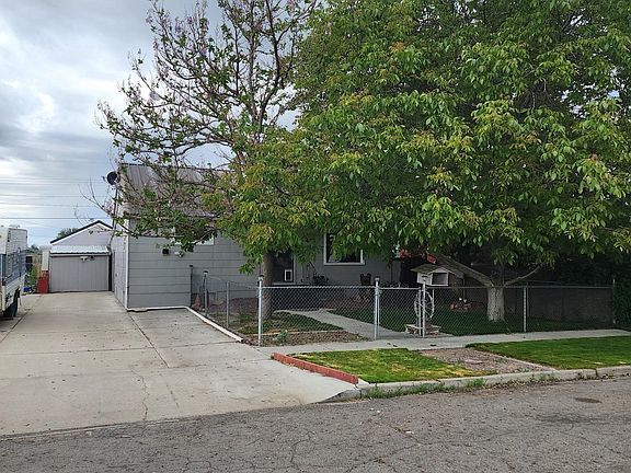 2nd image of 425 14th Ave N