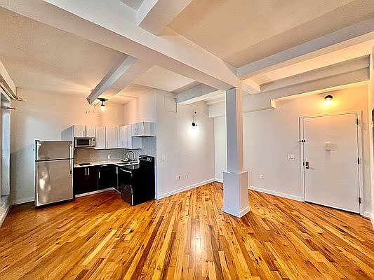 2nd image of 2928 41st Ave #1003