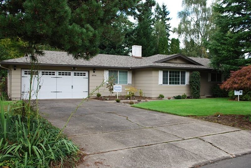 1st image of 2714 NE 116th St