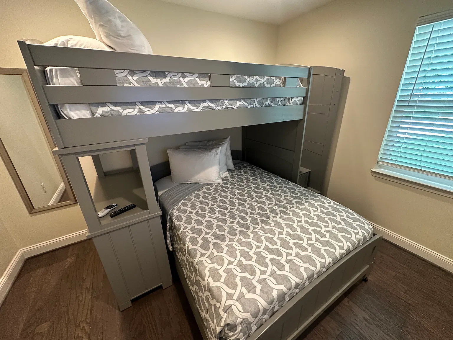 3 bed, 1136 sqft, $4,500 — Photo 4