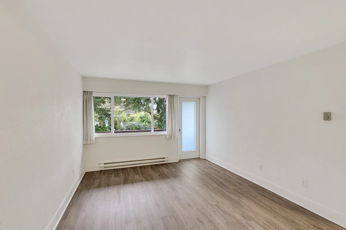 Green Acre Apartments — Photo 3
