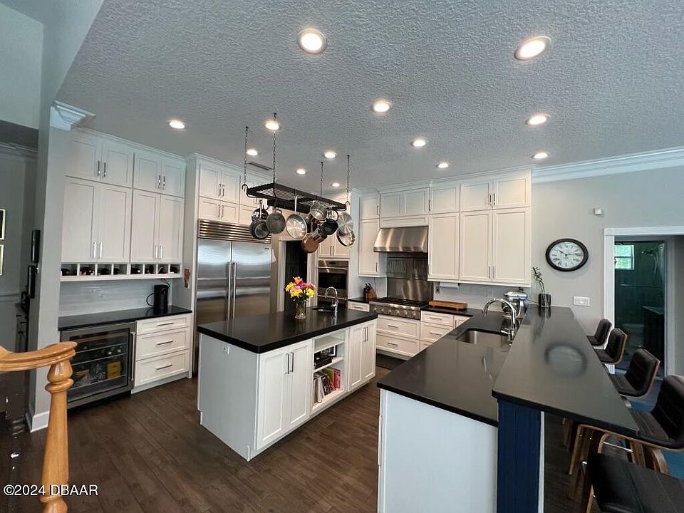 2nd image of 5 High Bluff Way