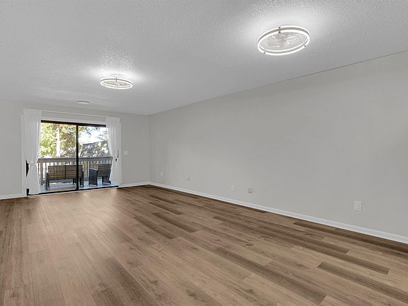 5th image of 301 Harbor Heights Dr APT 13A