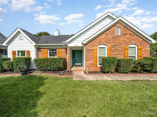 5525 Carronbridge Ln, Charlotte, NC 28216