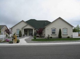 1900 Madison Ct, West Richland, WA