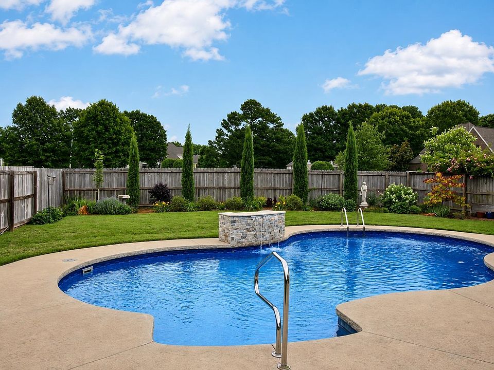 1st image of 4484 Chestnut Hill Dr