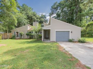 701 Shadowridge Rd, Jacksonville, NC 28546
