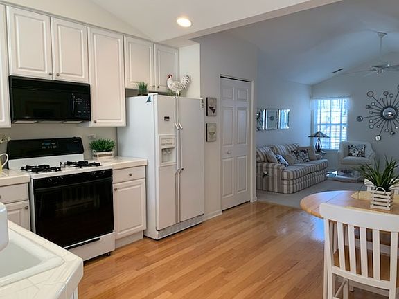 5th image of 2932 Kentshire Cir