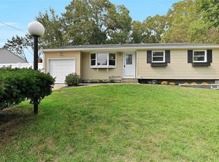13 King Ave, Selden, NY