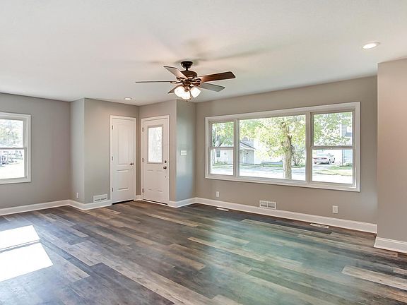 4th image of 208 W Bomford St