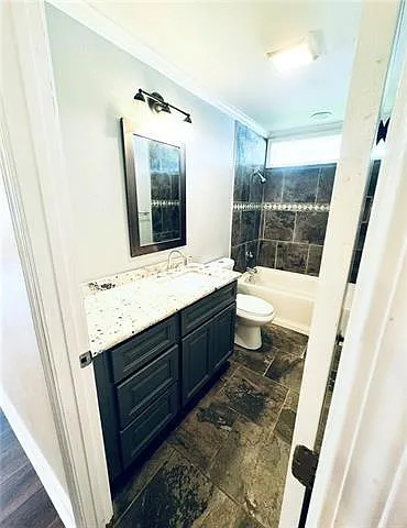 3 bed, 2.0 bath, 1472 sqft, $2,300 — Photo 4