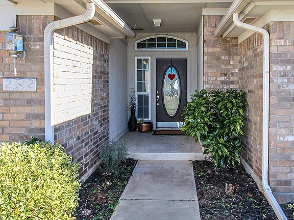 4th image of 2512 Black Oaks Cir