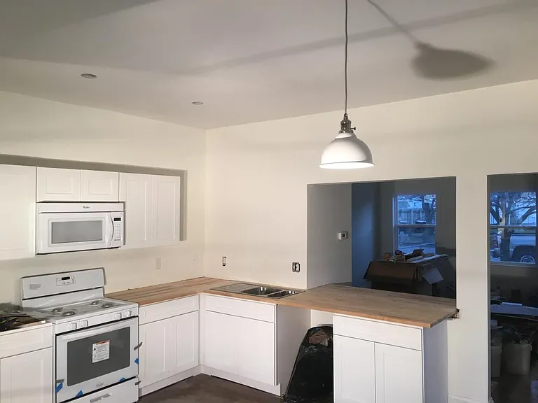 2207 Bradley Ave — Photo 3