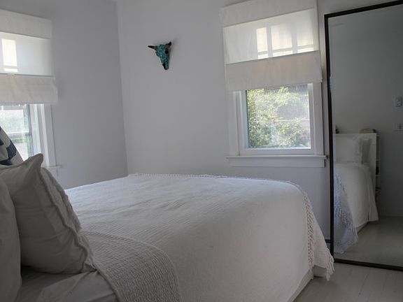 4th image of 93 Mulford Ave