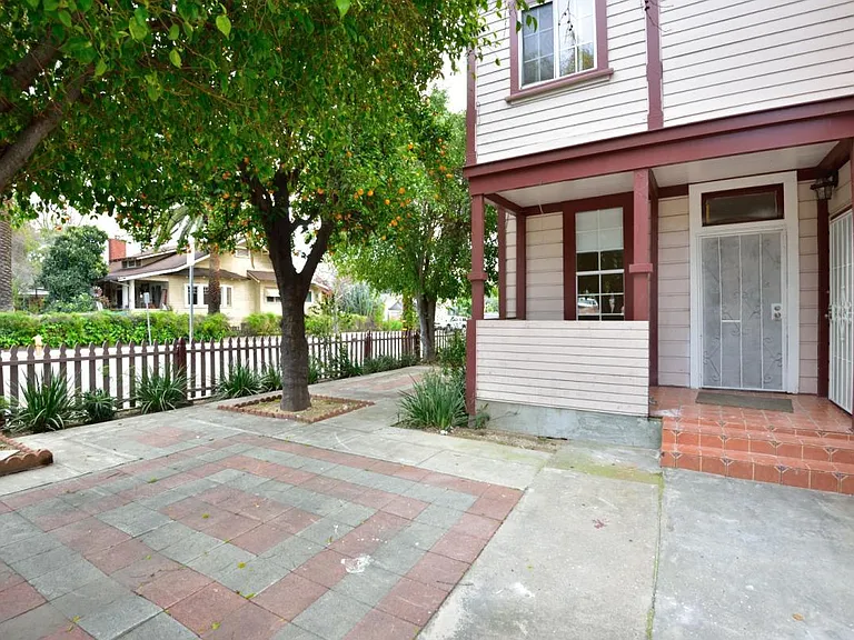 HUGE SEMI PRIVATE FRONT YARD (over 1000 SF)