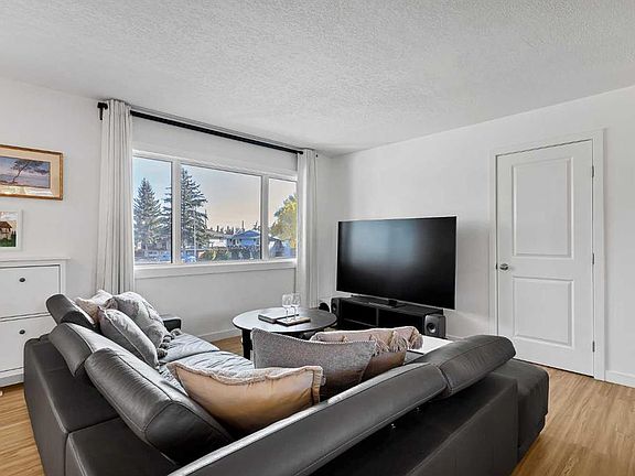 5th image of 8007 N 36th Ave NW
