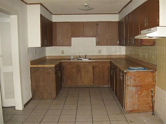 2230 Aberdeen, Memphis, TN 38127