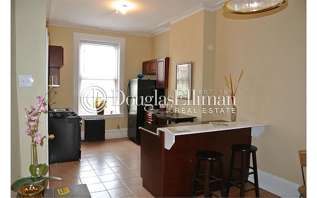 Rented by Douglas Elliman | media 16