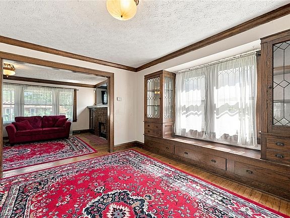 5th image of 240 Prospect St