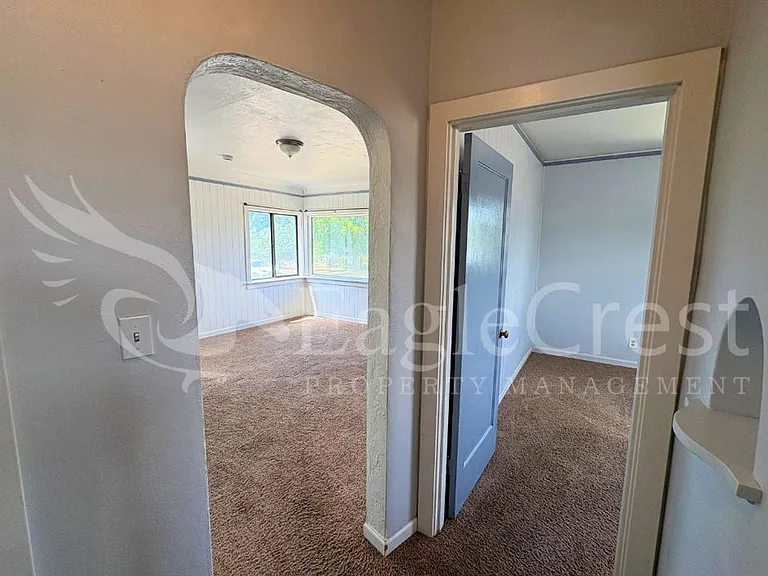 1001 W Chestnut St — Photo 16