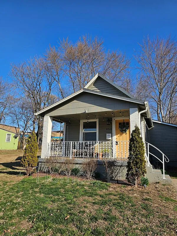 2 bed, 1.0 bath, $1,050 — Photo 1