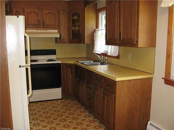 4th image of 35 Cody Ave