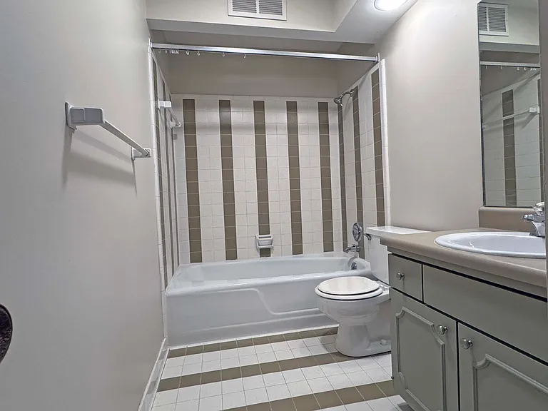 4903 California St #6 — Photo 3