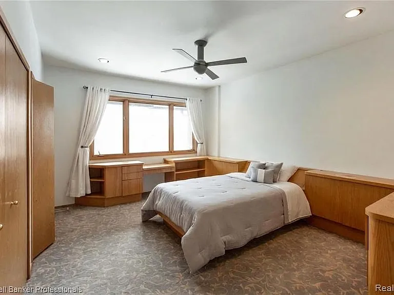 4692 W Wickford — Photo 32