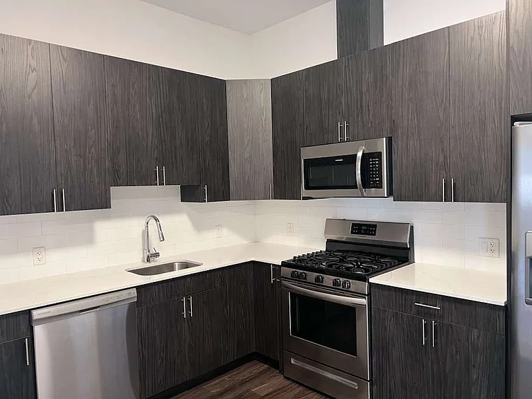 310 Madison Ave #407 — Photo 2