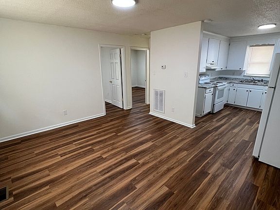 3rd image of 638 Jefferson St #A