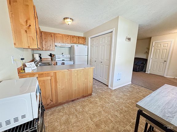 4th image of 300 S Main St #10