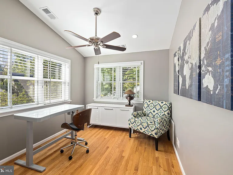 1604 N Edgewood St — Photo 31