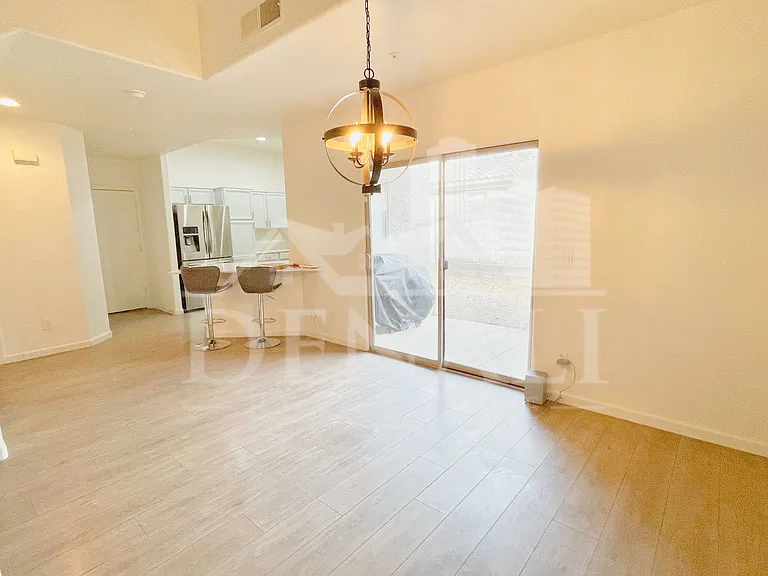 8144 W Beck Ln — Photo 9