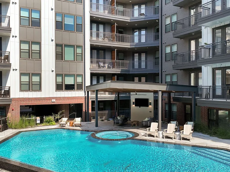 Troubadour Apartments — Photo 43