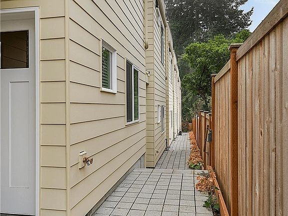 2nd image of 409 NE 155th St Unit B