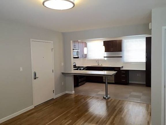 3rd image of 1424 Elkgrove Cir APT 2